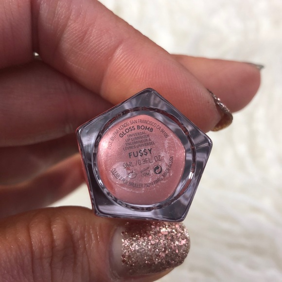 Fenty Beauty Gloss Bomb Lip Luminizer in Fu$$y NEW - Picture 4 of 8